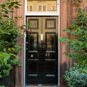 Beautiful, Traditional 2 Bedroom Main Door Flat , Edinburgh United Kingdom