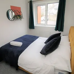 Thesiger Court - Free Private Parking - By Promise , Cardiff United Kingdom
