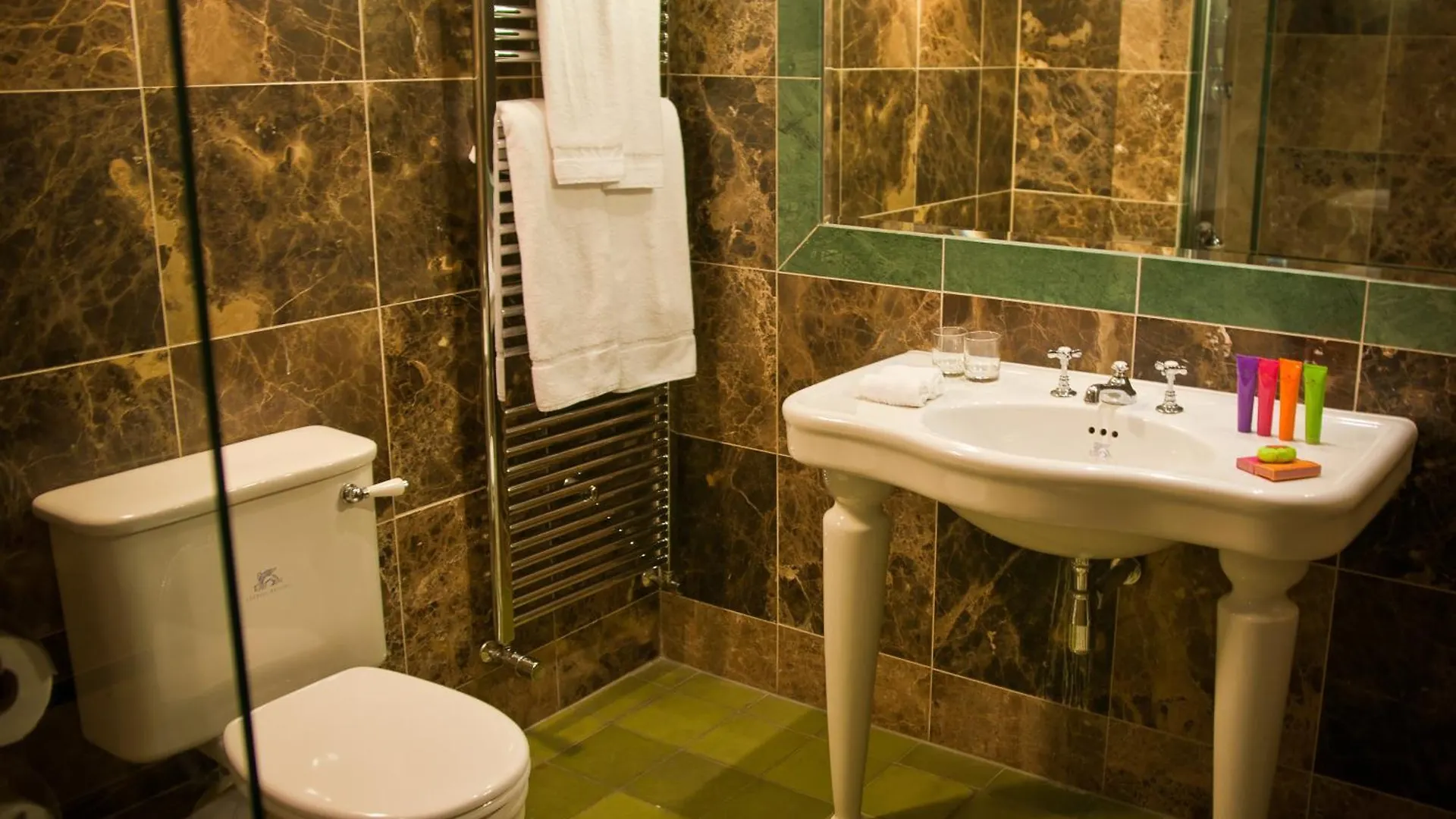 The Merchant Hotel Belfast 5*,
